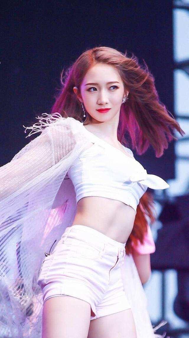 当网红友穿上骚气网袜,骚气网袜演绎时尚新潮流