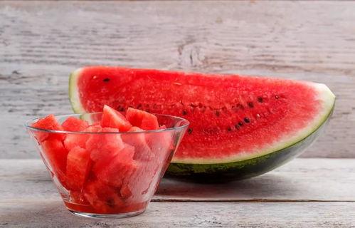 小遥遥吃瓜,小遥遥的瓜田奇遇记