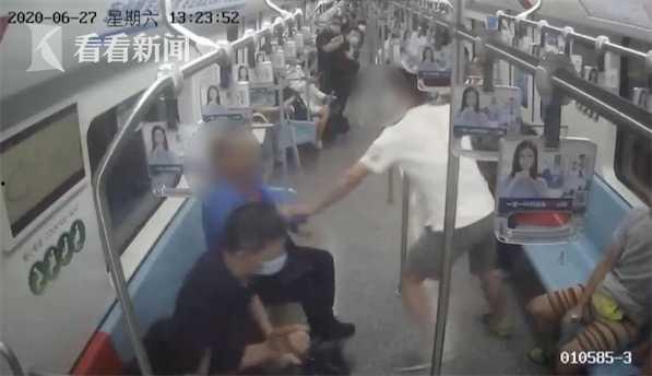 地铁插队爆料事件视频播放,视频曝光引发网友热议